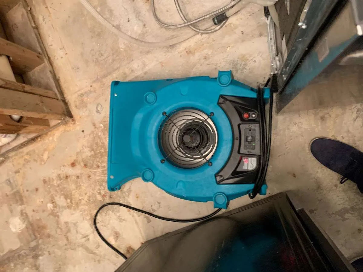 Air mover drying equipment for Mold Remediation & Removal in Fort Walton Beach